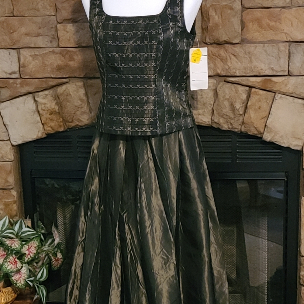 Vintage Versailles Petite 2-pc Semi-formal